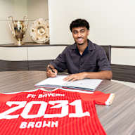 Nathaniel Brown unterschreibt einen Vertrag beim FC Bayern