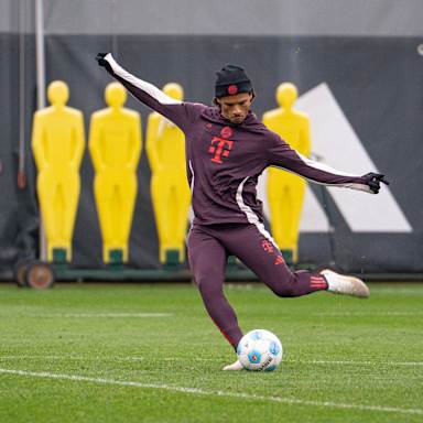 FC Bayern Munich training ahead of the match at FC St. Pauli