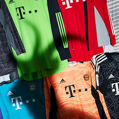 Der Schatten einer Ziege ist auf den Trikots von Manuel Neuer