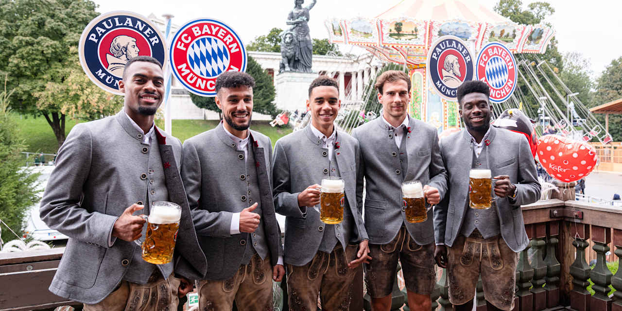 FC Bayern at the Oktoberfest