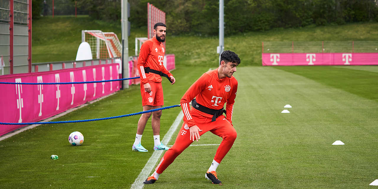 Noussair Mazraoui, Aleksandar Pavlović FC Bayern