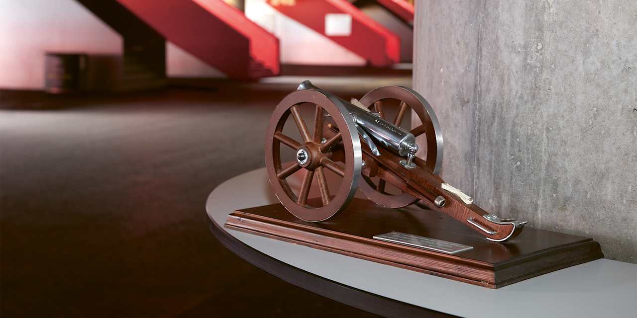 Original-Torjägerkanone von FC Bayern-Spieler Roland Wohlfarth