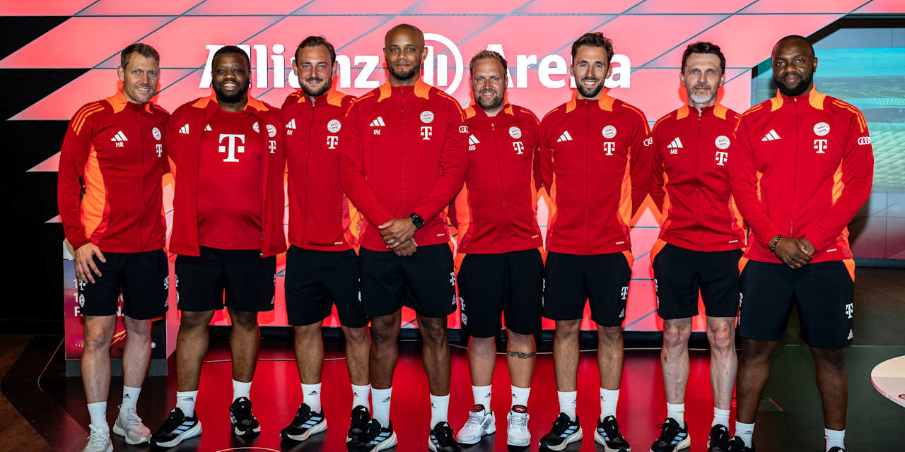 Coach Vincent Kompany and his assistants in the FC Bayern Museum