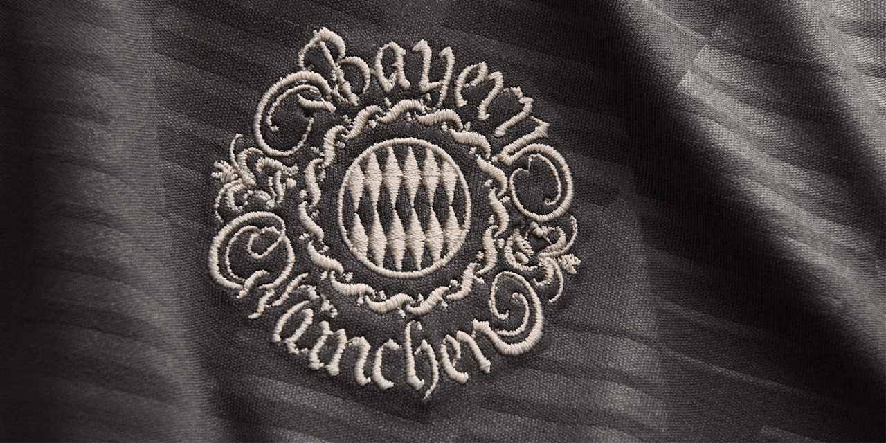 Wappen des FC Bayern auf dem neuen Sondertrikot zum Oktoberfest 2024