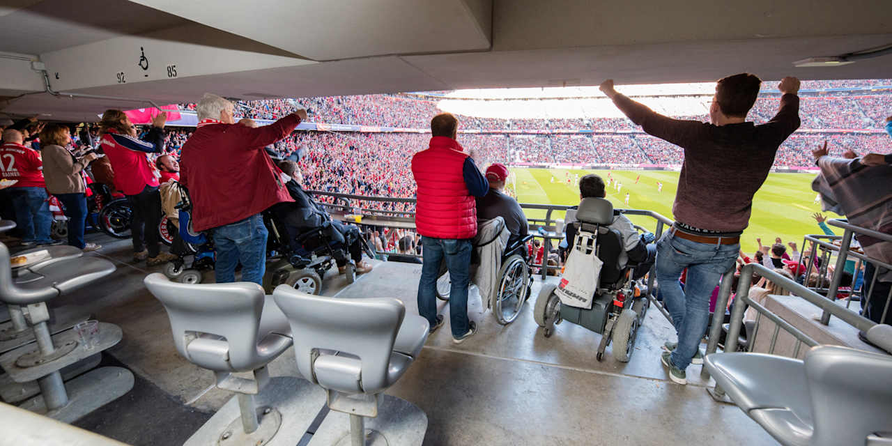 Plätze für Rollstuhlfahrer und Menschen mit Behinderung in der Allianz Arena