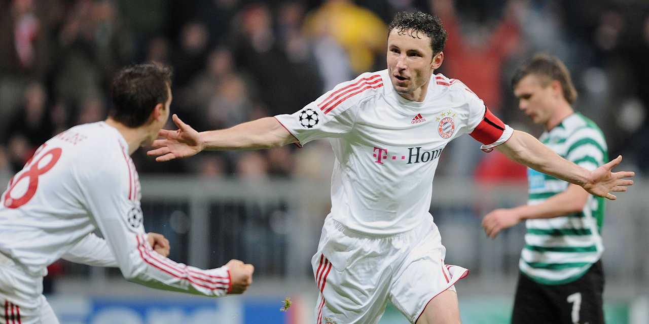 Mark van Bommel bejubelt ein Tor im Champions League-Spiel zwischen dem FC Bayern und Sporting Lissabon 2009.