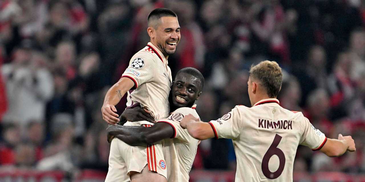 Raphael Guerreiro jubelt mit Dayot Upamecano gegen Zagreb