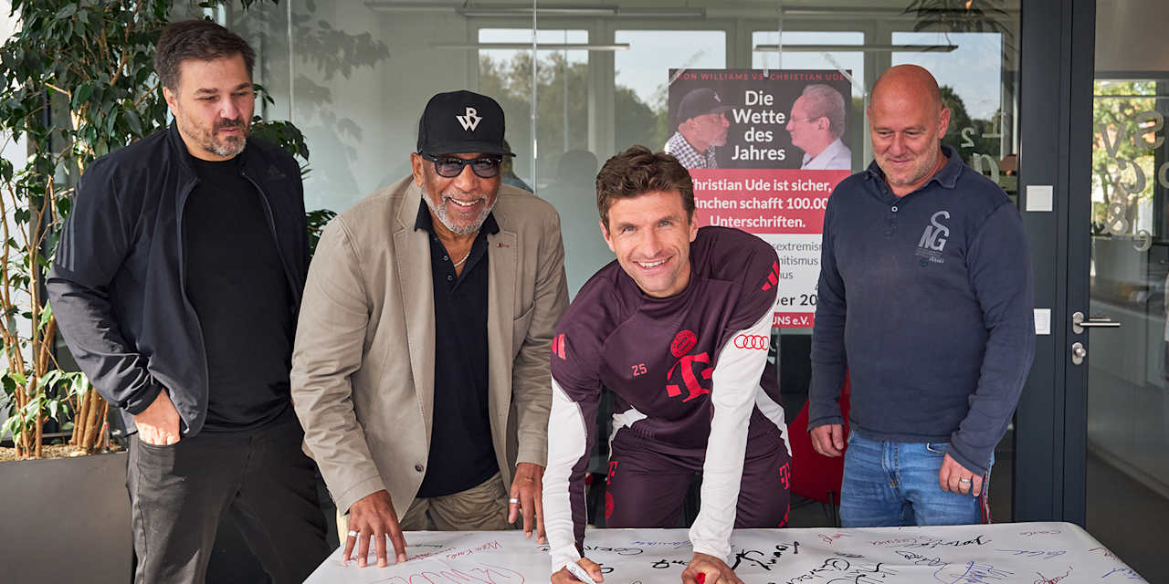 Thomas Müller vom FC Bayern beteiligt sich an Unterschriften-Aktion gegen Rechtsextremismus, Antisemitismus, Rassismus, Hass und Hetze.