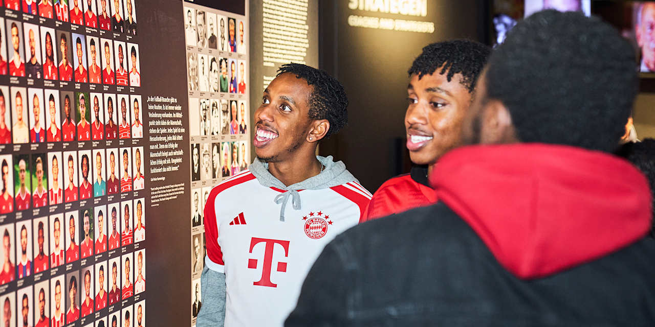 Mitglieder des Fanclubs „Mia San Nashville“ waren zu Besuch beim FC Bayern