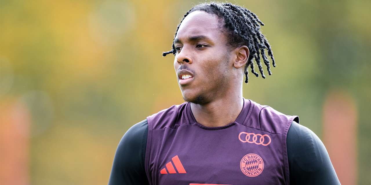 Mathys Tel training at FC Bayern