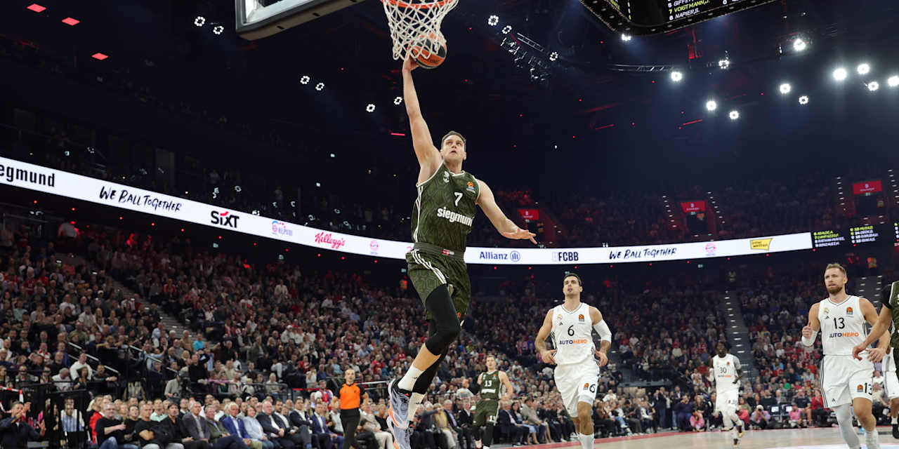 Johannes Voigtmann et le FC Bayern Basketball affrontent Paris Basketball pour la première fois au SAP Garden.