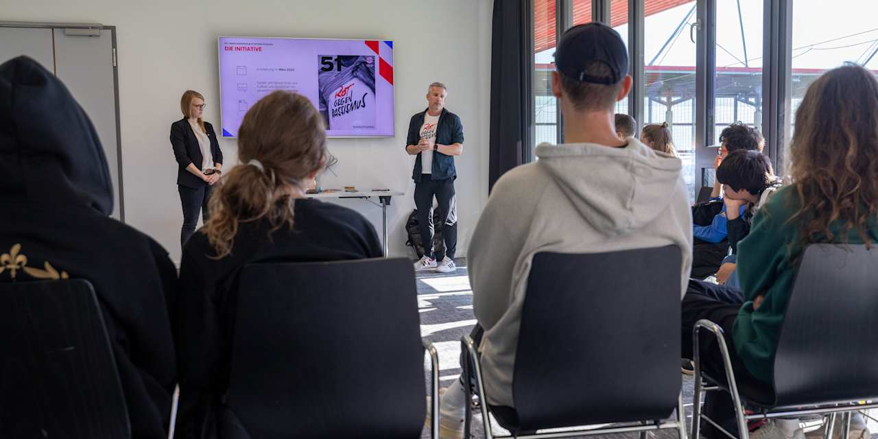Der Workshop mit Rot gegen Rassismus am FC Bayern Campus