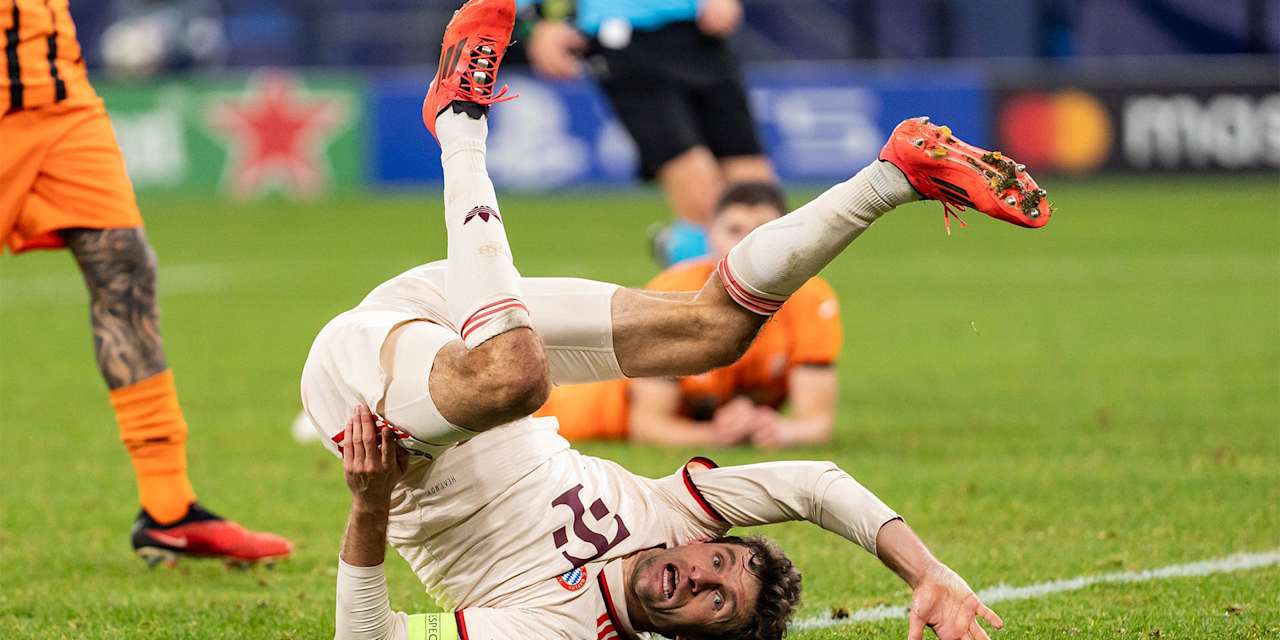 Thomas Müller rolls over after his goal
