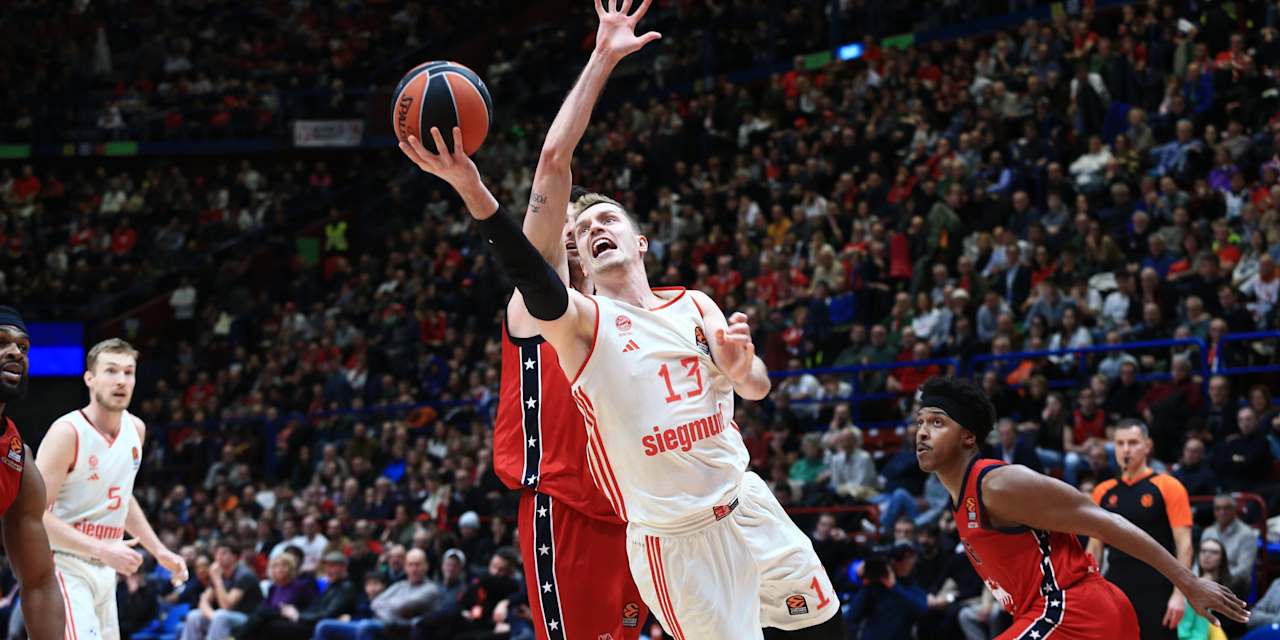 Nel primo incontro a Milano, il Bayern, guidato da Andreas Obst, ha vinto di misura con un punteggio di 79-78.