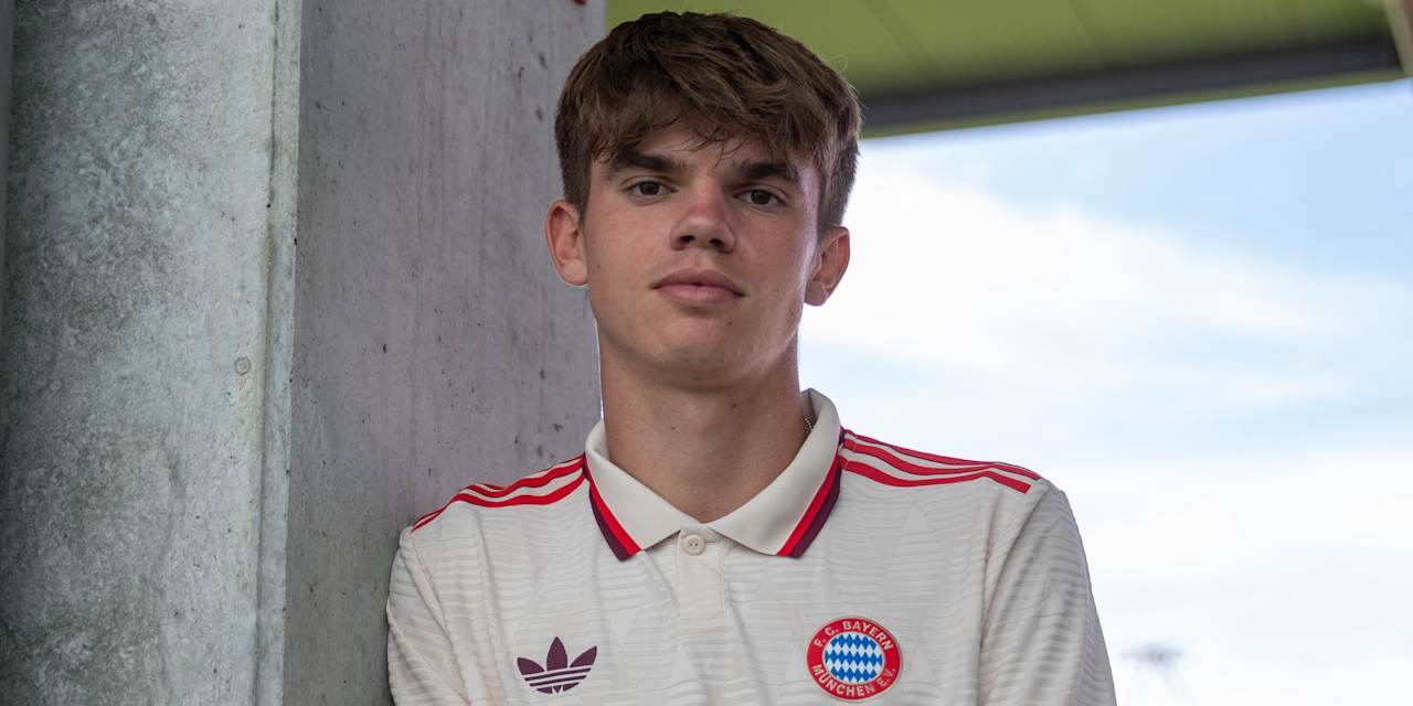Guido Della Rovere, Amateure Mittelfeldspieler, blickt im Stadion am Campus nach vorne.