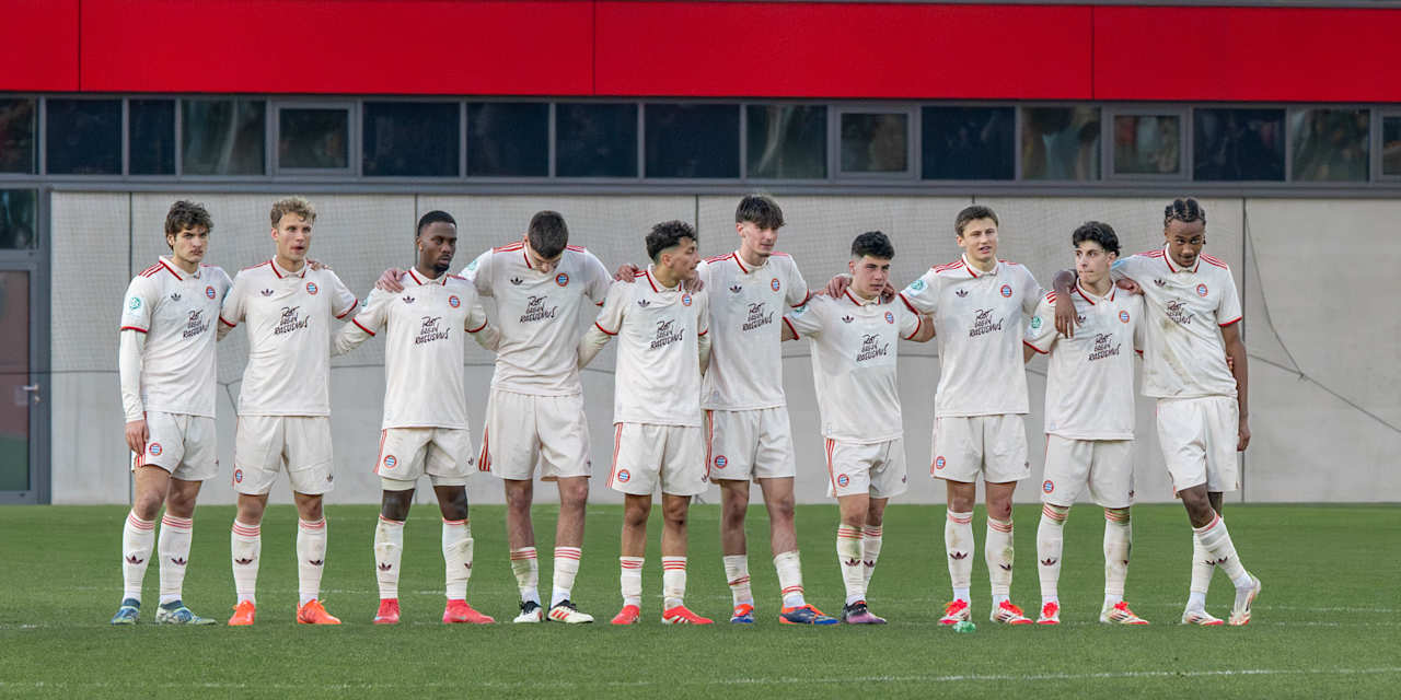 Die U19 steht bereit zum Elfmeterschießen.