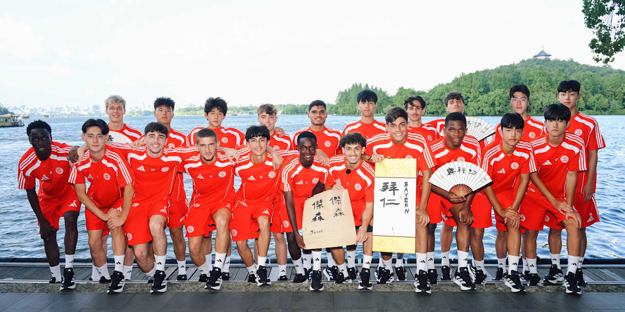 Yue Bowen and Giovanni De Abreu of the FC Bayern World Squad Class of ’25 introduce themselves.