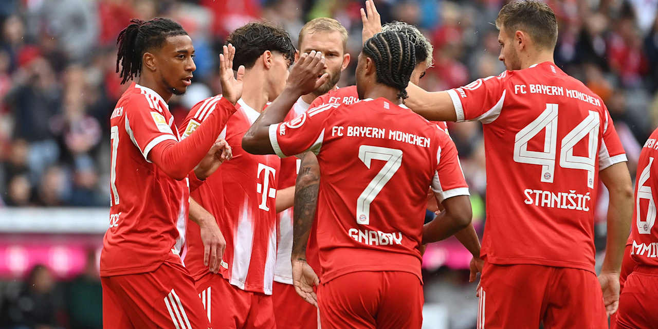 Spieler des FC Bayern bejubeln ein Tor im Testspiel gegen Olympique Lyon.