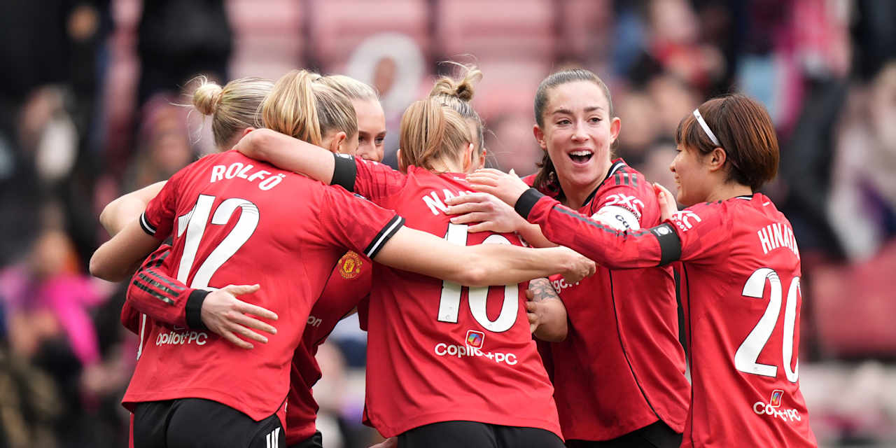 Die Frauen von Manchester United jubeln gemeinsam.