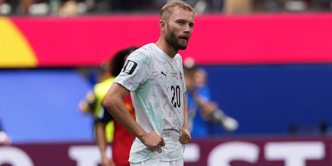 Konrad Laimer schaut nach der Niederlage gegen Spanien traurig