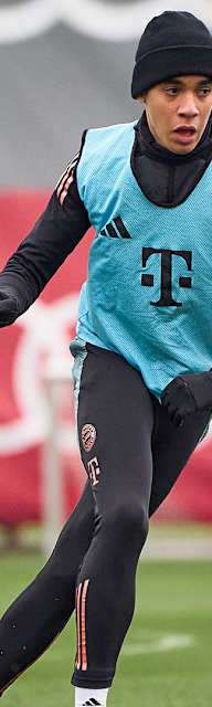 Jamal Musiala am Ball im FC Bayern-Training vor Kiel-Heimspiel.
