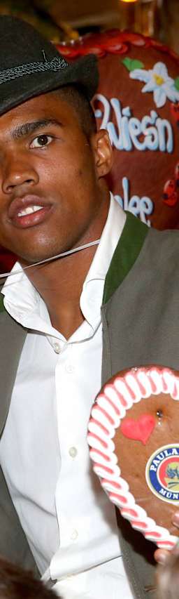 08_samba_saebener_douglas-costa_150930_ima