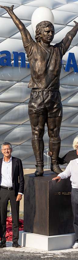 04-gerd-mueller-statue-120923-bei
