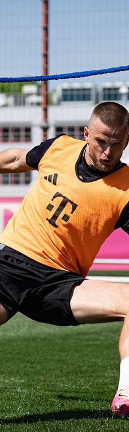 Eric Dier versucht sich als Torwart im Training des FC Bayern