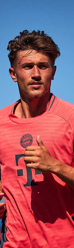 Tom Bischof beim Warm-Up im Training des FC Bayern in Orlando.