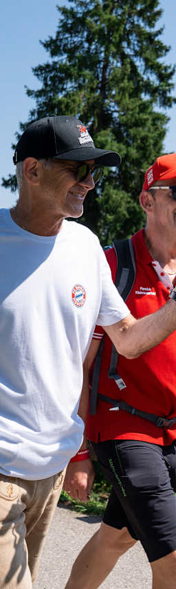 Der Aufstiegsmarsch des FC Bayern am Tegernsee