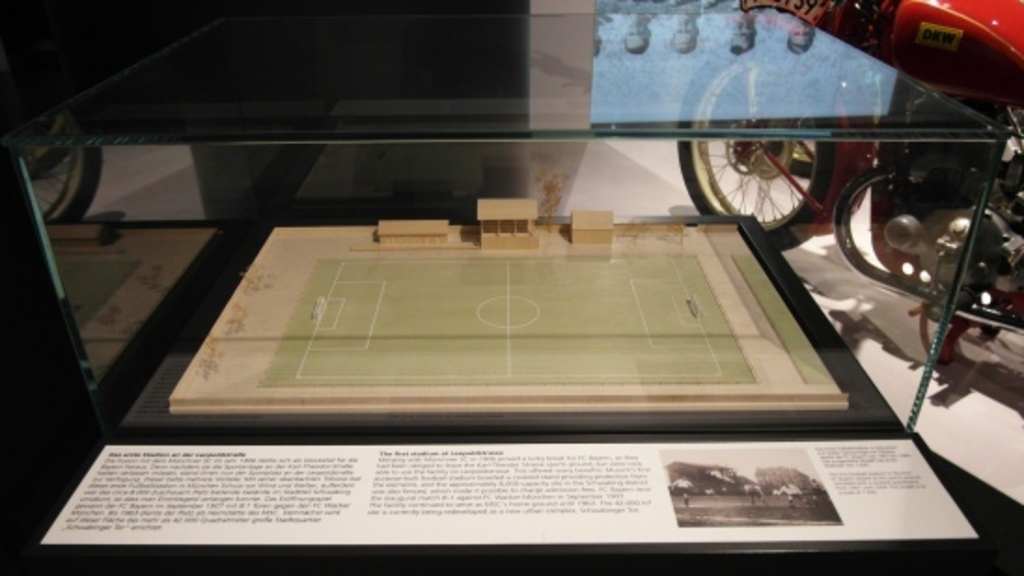 das_stadionmodell_befindet_sich_im_vorderen_teil_der_fc_bayern_erlebniswelt_im_zeitraum_1900-1932