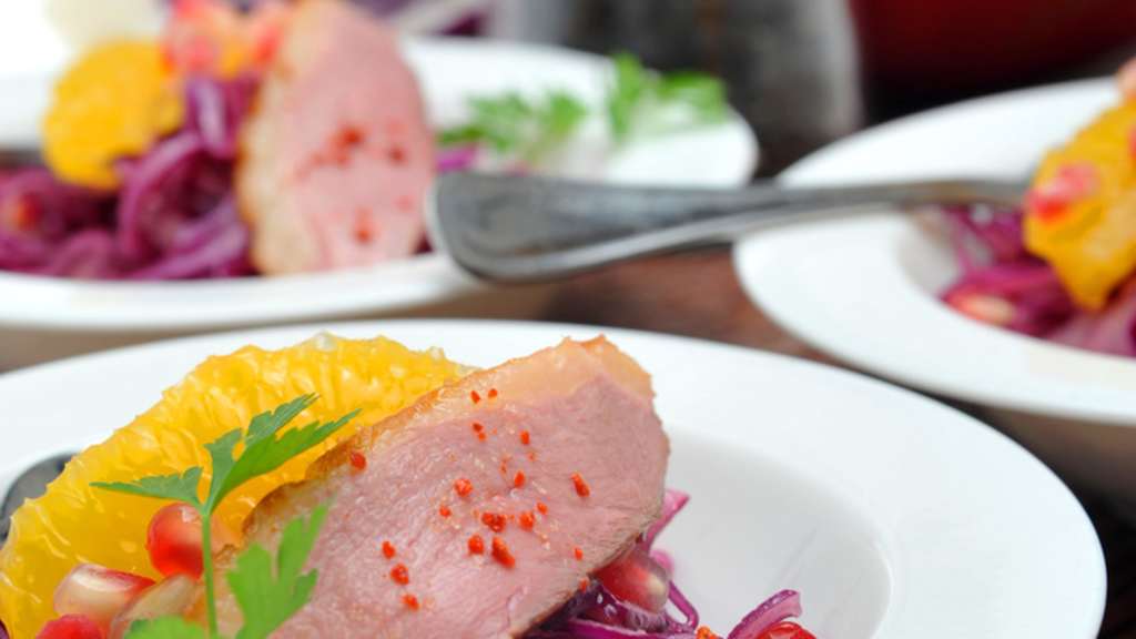 gebratene_barbarieentenbrust_auf_blaukrautsalat-12536