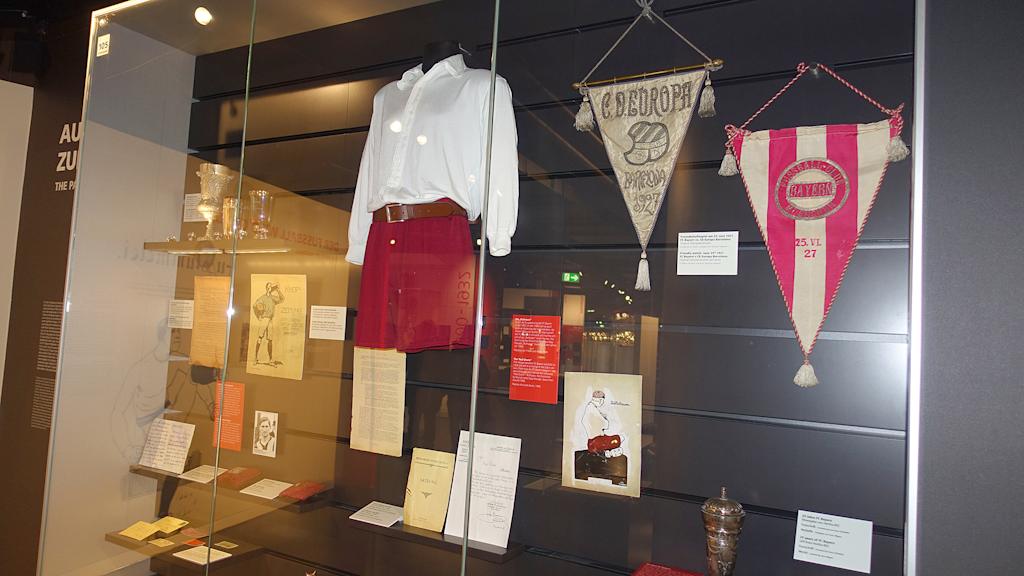 rothosen_vitrine