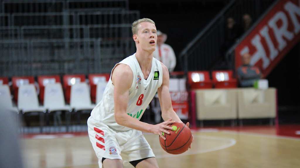 moritz-noeres-freiwurf