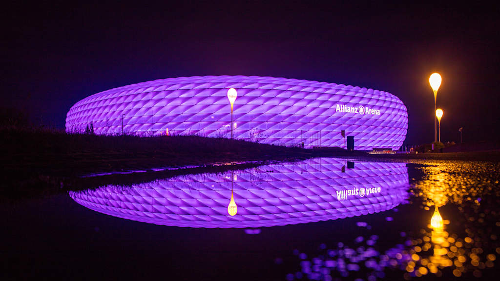 <a style="color:white;" target="_blank" href="https://img.fcbayern.com/image/upload/v1606851845/cms/public/images/allianz-arena/galerien/2020/Arena-lila/06_Allianz-Arena_Lila_201203_DUC.jpg" download>Download</a>