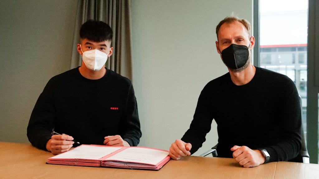 LiuSigningOriginal