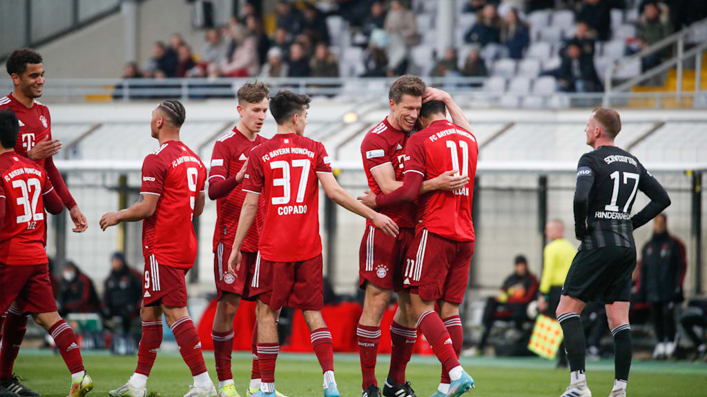 Mannschaft_feiern_Kopie