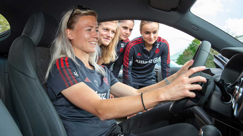 220509_Audi_FCB-Frauen_Glas