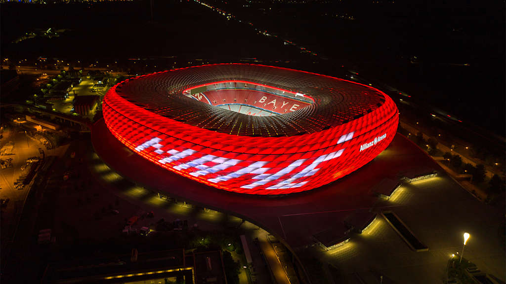 The Allianz Arena shone in a special illumination to celebrate Sadio Mané's move to FC Bayern.