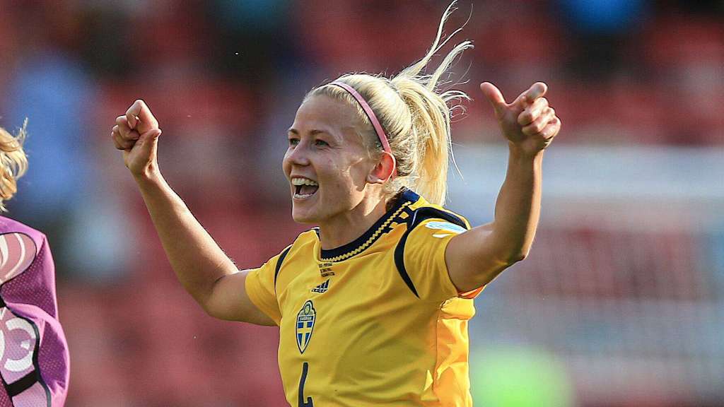 FC Bayern Spielerin Hanna Glas jubelt mit Schweden