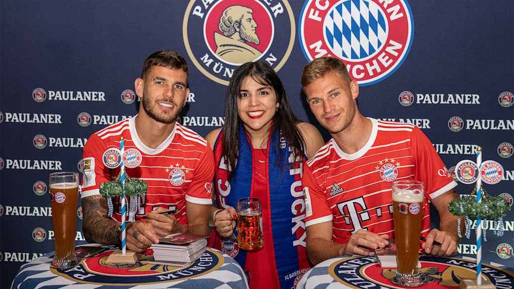 Lucas Hernández and Joshua Kimmich at the Paulaner Fan Event on the Audi Summer Tour.