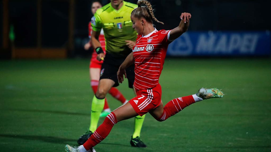Giulia Gwinn beim Testspiel der FC Bayern Frauen gegen US Sassuolo Calcio