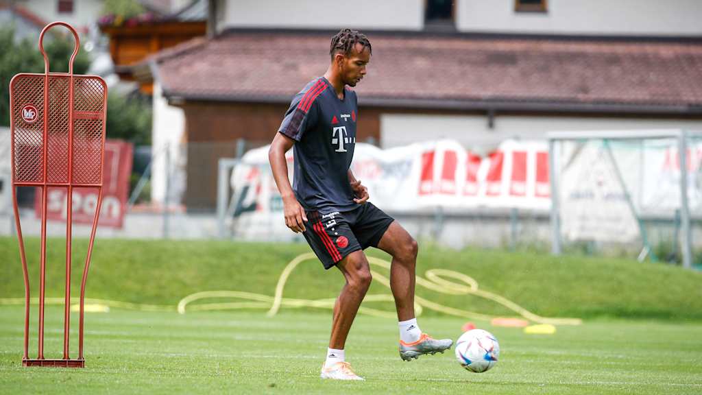 FC Bayern Amateure-Spieler Emilian Metu wird nach Klagenfurt verliehen.