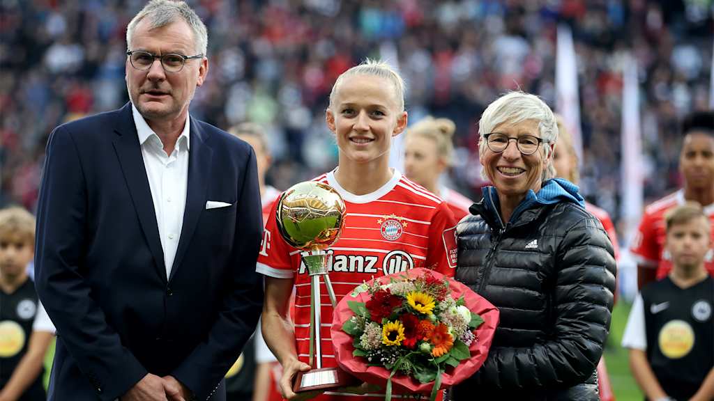 Lea Schüller, Deutschlands Fußballerin des Jahres