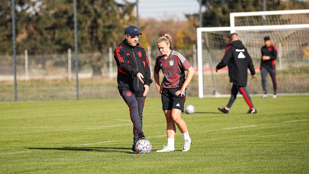 FC Bayern Frauen Alexander Straus