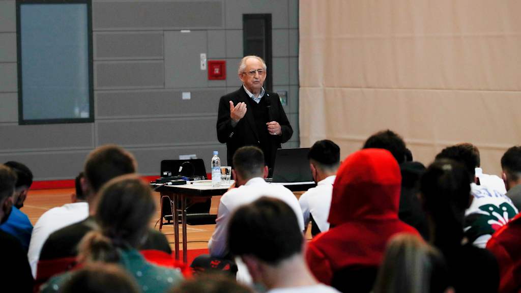 Abba Naor zu Gast am FC Bayern Campus.