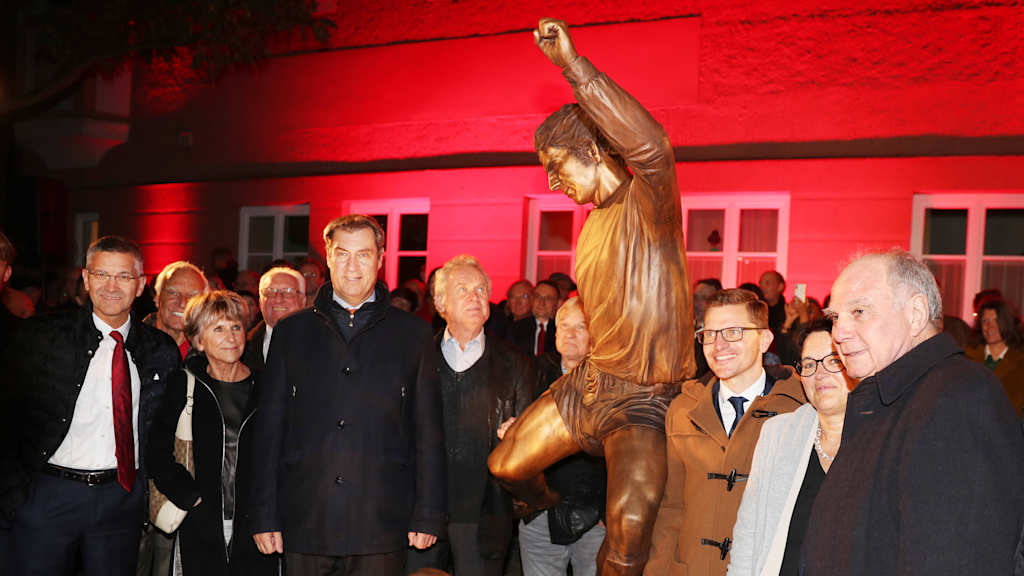 Gerd Müller Statue
