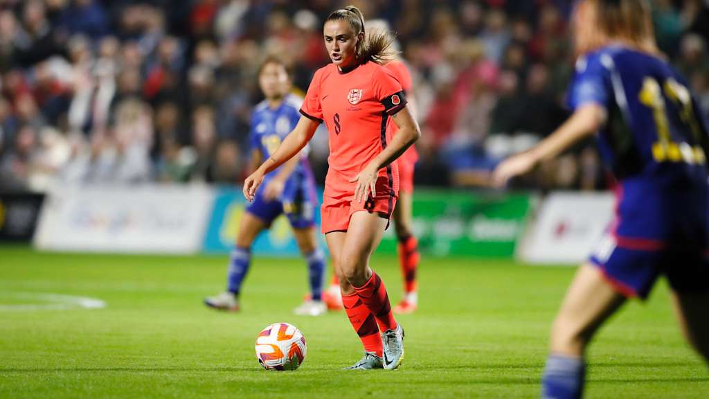 FC Bayern-Spielerin Georgia Stanway im Trikot der englischen Nationalmannschaft.