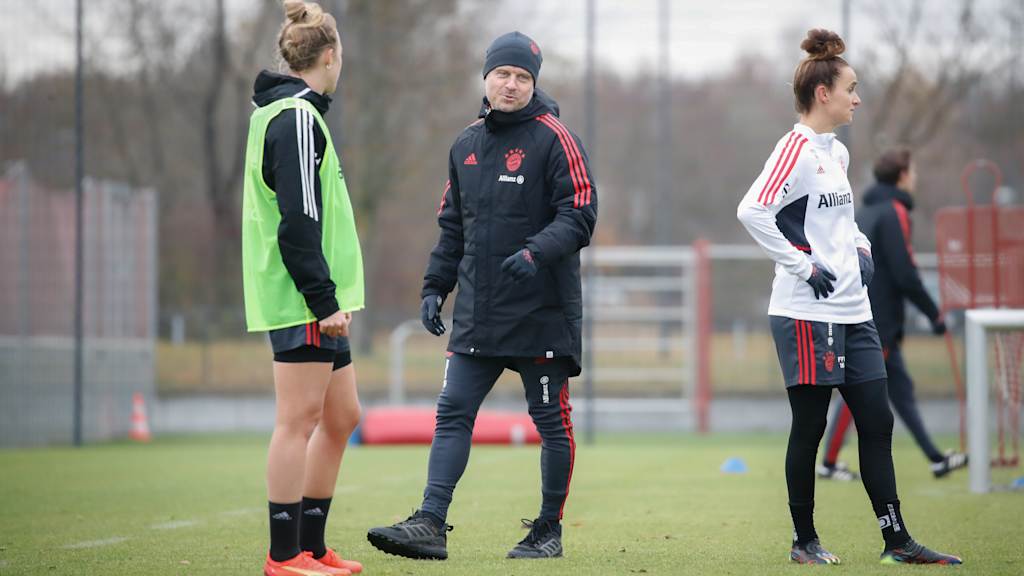 FC Bayern Frauen Alexander Straus