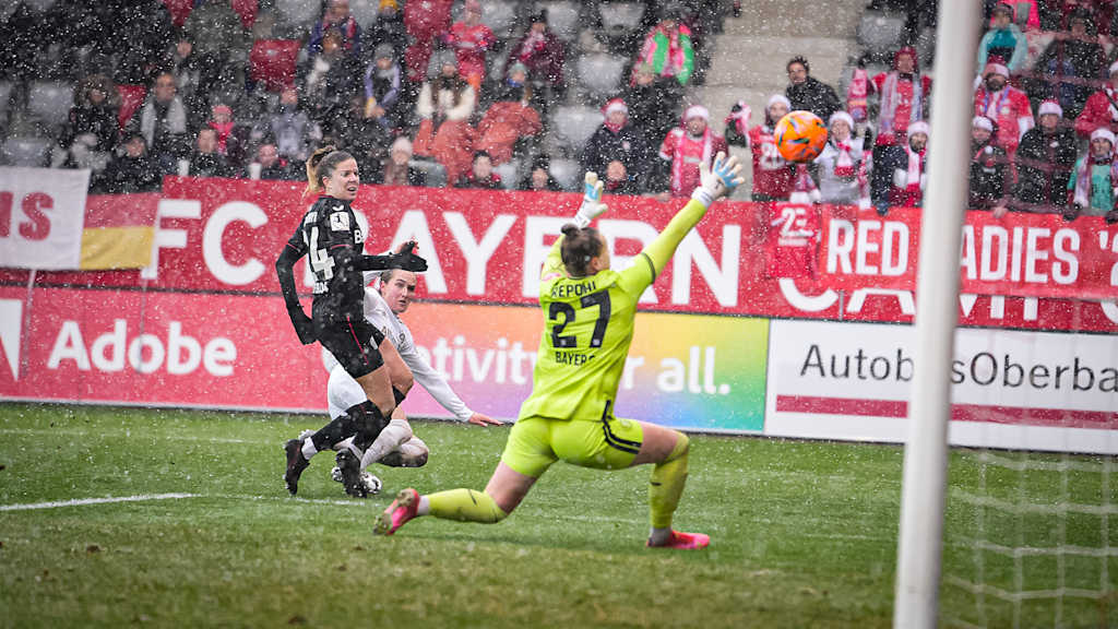 FC Bayern Women, Sydney Lohmann, shot on goal